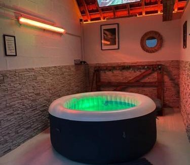 Chaon House | Gîte en Sologne avec piscine chauffée & jacuzzi 6P La Demeure du Cerf, proche Lamotte-Beuvron Center Parcs Châteaux de la Loire, Zoo de Beauval