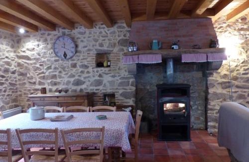 Barrais-Bussolles House | Gîte Familial avec Cascade, Pêche, Activités et Proximité de Vichy - FR-1-489-21
