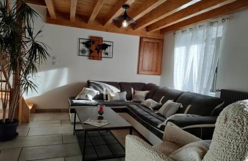 Chalmazel-Jeansagniere House | Gîte rustique rénové, confort moderne, vue sur les Alpes - FR-1-496-253