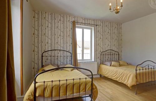 Mornand-en-Forez House | Gîte spacieux avec piscine, animaux acceptés, Wi-Fi et parking privé - FR-1-496-265