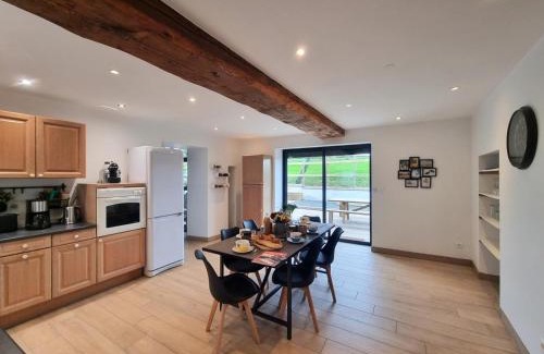 Pouilly-les-Feurs House | Gîtes confortables avec piscine dans la campagne, jusqu'à 14 pers. - FR-1-496-344