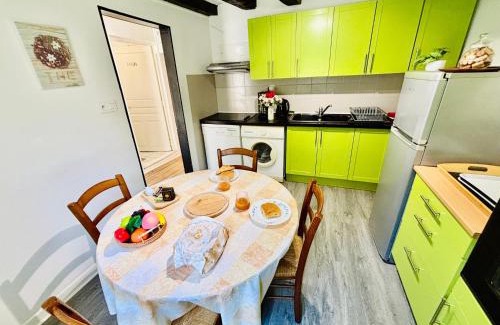 Le Breuil Apartment | Gîtes Montvaltin - 90m2, RDC, 3 chambres & cuisine