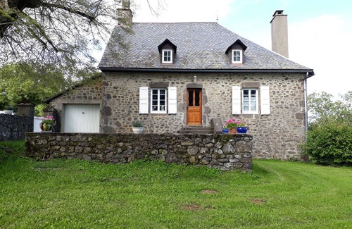 Sainte-Eulalie House | Gïte DU Bosquet Cantal au Calme ! Animaux de Compagnie Acceptés !
