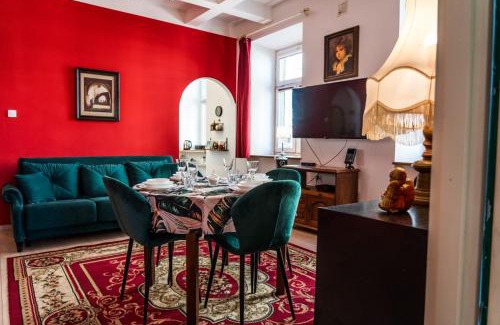 Srodmiescie Apartment | Górna Royal Red Apartment