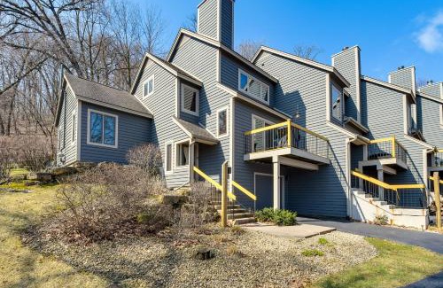 The Galena Territory House | Galena Townhome with Deck and Golf Course View!