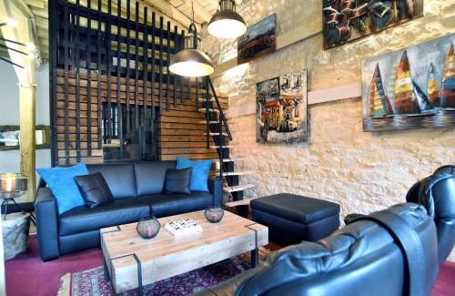 Dinan Apartment | Galerie - Ancienne galerie de peinture sur le port