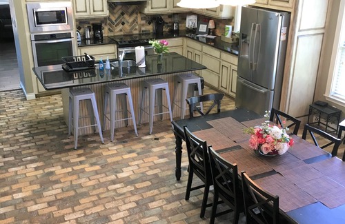 Wellborn House | Game Day/Family Gathering/Wedding venue with Pool. Largest in College Station.