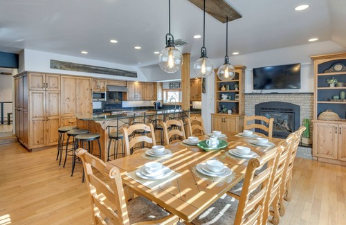 Craig Villa | Game Room, Media Room & Pool: Luxe Villa in Craig!
