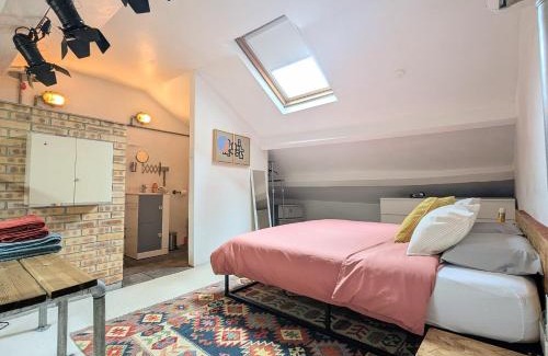 Le Dorat Apartment | Garage Number 9 Private Urban Loft Apartment with Jacuzzi in Le Dorat