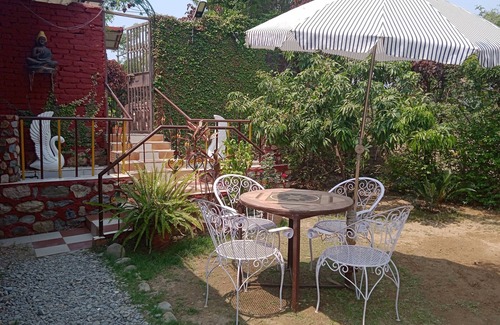 Bullawala House | Garden and mountain view villa