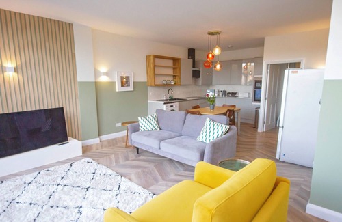 Winchester Apartment | Garden Apartment. Modern, stylish apartment with private garden