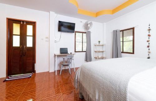 Haad Yao Ski Chalet | Garden Home 3