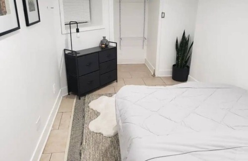 Forest Glen Condo | Garden off Edens. 12 min to ORD 15 min to Wrigley
