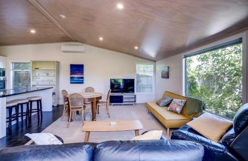 Marewa House | Garden Retreat - Napier Holiday Home