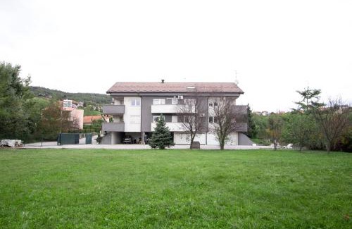 Zagreb Apartment | Garden View Home - Two FREE garages and 1800 m2 private Garden-Park-Sport area