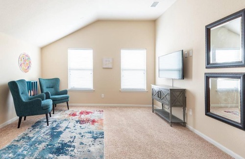 Klein Villa | Gardenias By The Pool. Spacious 5-bedroom house with private pool, yoga room/playroom, and SPA. Vibrant Accommodation!