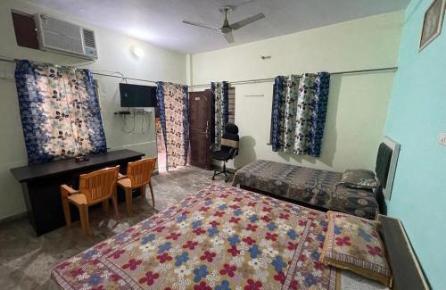 Bharatpur House | GARG COMPLEX GUESTHOUSE