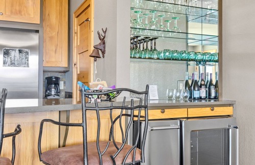 Windcliff Estates Condo | Garlands' Alpine Lodge Luxury Vacation At Windcliff 3 Bedroom Home by RedAwning