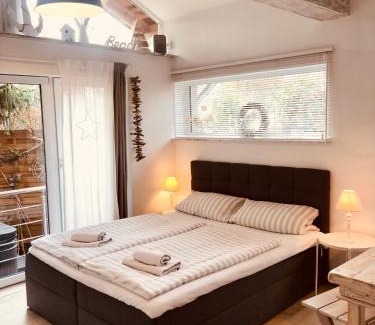 Petershagen Apartment | GartenApartment Strandgut mit Outdoor Whirlpool und Garten