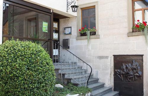 Untersteinbach House | Gasthof Hirschenbräu Michel