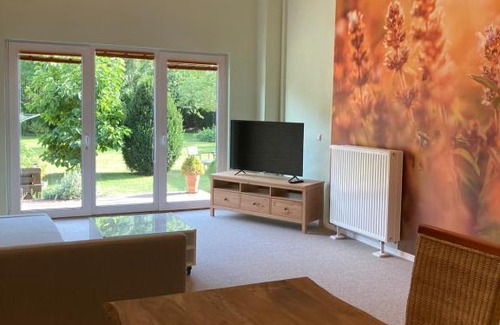 Mesekenhagen Bed & Breakfast | Gasthof Holtz