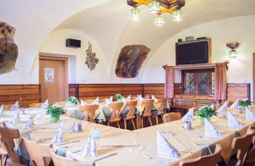 Hoersching Hotel | Gasthof Mandorfer