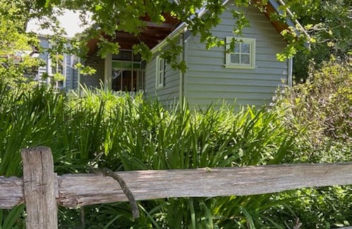 Rhyll Cabin | Gatehouse Cottage at Oaktree Lodge