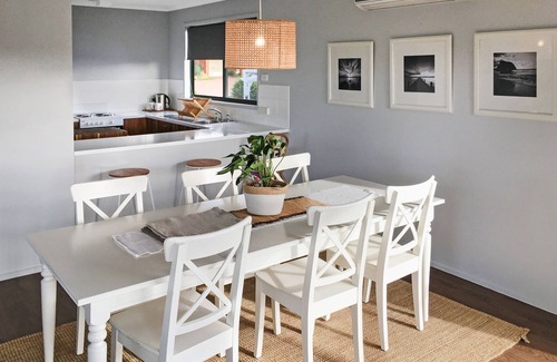 San Remo House | Gateway to Phillip Island Pet Friendly, Free WIFI, Walk to Shops & Beaches