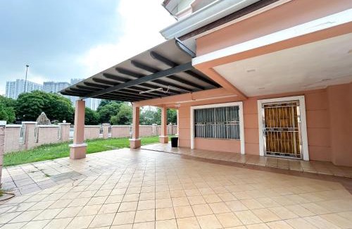 Kuala Lumpur Villa | Gathering Corner House with 6 Rooms upto 16Pax by Manhattan Group