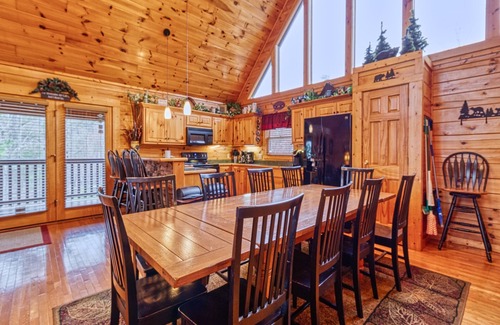 Black Bear Falls House | Gatlinburg Getaway