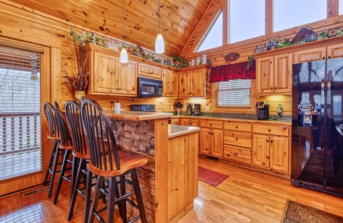 Black Bear Falls House | Gatlinburg Getaway