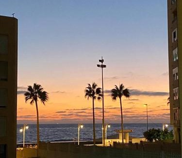 Cadiz Apartment | GATU Villa Dante Playa Victoria Parking gratuito, "preferente para mayores de 25 años y familias "