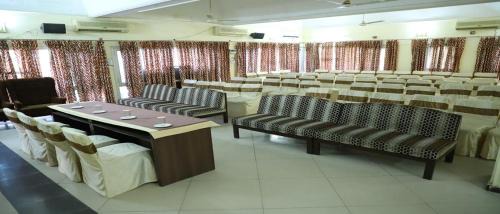 Bahadurgarh Hotel | Gauriyya Tourist Resort