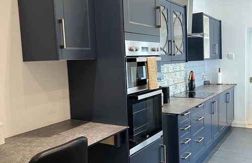 Westcliff-on-Sea Apartment | Double room-Comfort-Shared Bathroom-Room 2