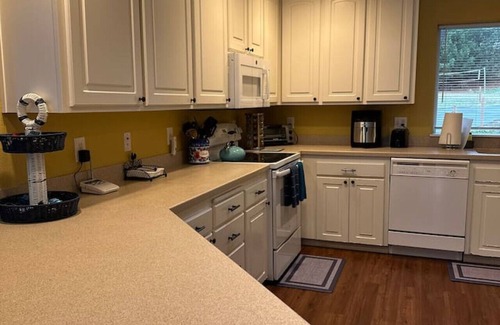 Warrenton Apartment | Gearhart Lakefront Family Vacation Rental
