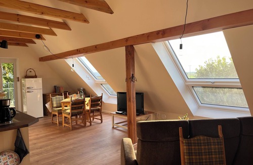 Rubkow Apartment | Gemütliche Dachgeschoss-ferienwohnung für 2