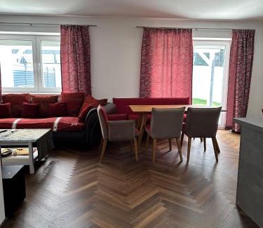 Wilfersdorf House | Gemütliche Doppelhaushälfte mit Garten, Terrasse Ruhige Lage in Hobersdorf