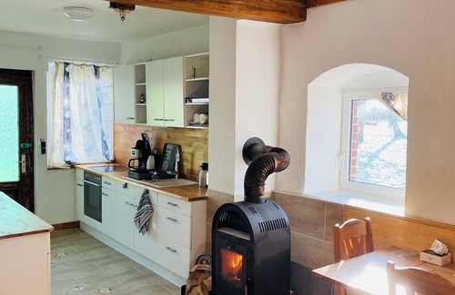 Liepen Apartment | Gemütliche Ferienwohnung mit Kaminofen, Renoviert+rustikal