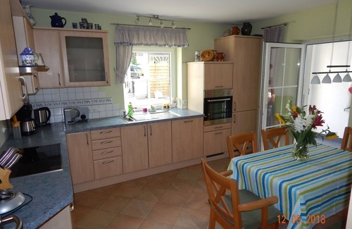 Kueps Apartment | Gemütliche FeWo (60m2) im EG mit kleinem Garten & Terrasse