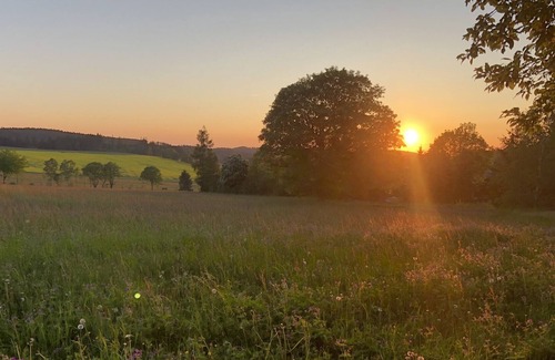 Schmiedeberg Apartment | Gemütliche Fewo 2 im Sonnenhof
