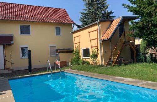 Laasdorf Apartment | Gemütliche Gästewohnung in Landhaus mit Pool