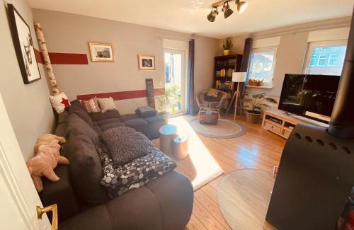 Effolderbach Apartment | Gemütliche Landhaus Wohnung auf dem Ponyhof - Himmelbett, Kamin & Garten