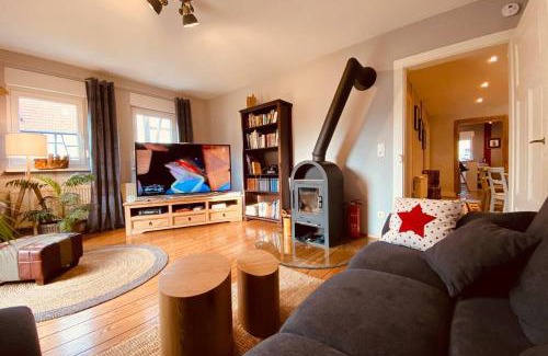 Effolderbach Apartment | Gemütliche Landhaus Wohnung auf dem Ponyhof - Himmelbett, Kamin & Garten