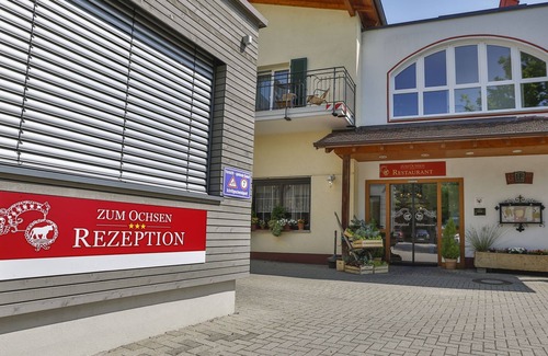 Wolfenweiler Apartment | Gemütliches Doppelzimmer mit modernem Bad, Flachbild-TV und WLAN