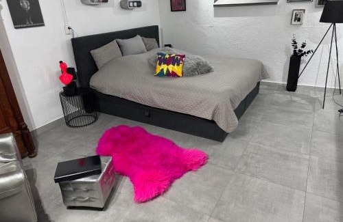 Bocholt House | Gemütliches Kellerzimmer + Bad