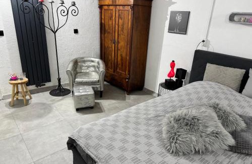 Bocholt House | Gemütliches Kellerzimmer + Bad