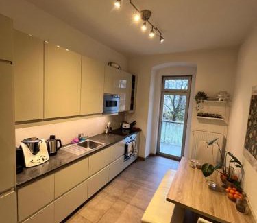 Oberstadt House | Gemütliches Privatzimmer mit französischem Doppelbett an der Universitätsklinik Mainz