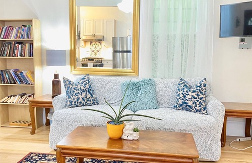 Fruitvale Apartment | Gem in the Fruitvale Garden