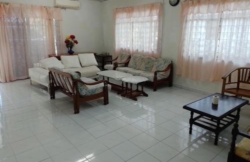 Gemas House | Gemas Homestay RIA