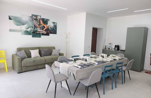 Gaeta Apartment | Geneva House: luxury beachfront apartment with parking space and renowned view